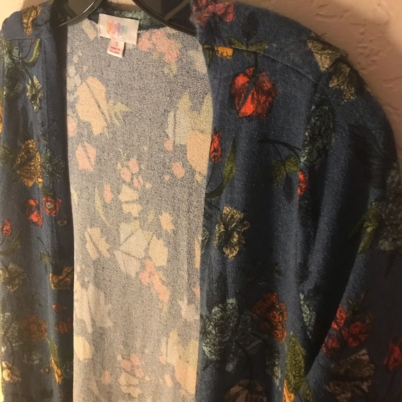 **NEW WITH TAGS**, size small LuLaRoe Sarah duster - Picture 3 of 5